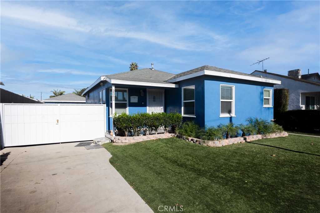 2561 E Washington Street Property Photo 1