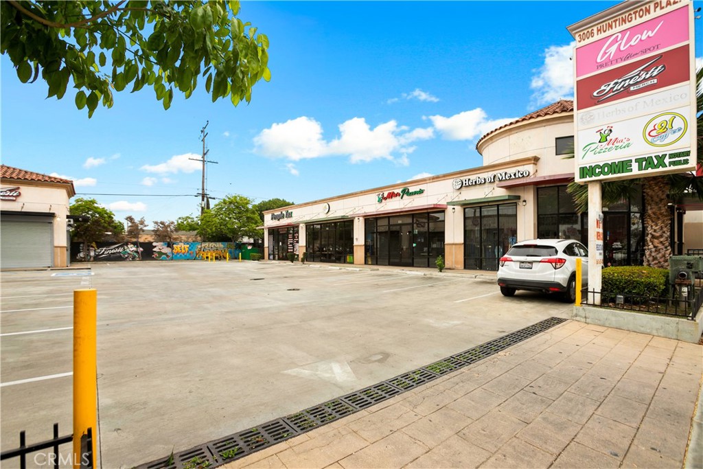 3006 E Florence Avenue Property Photo 4