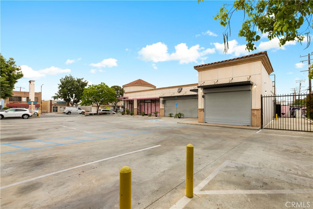 3006 E Florence Avenue Property Photo 7