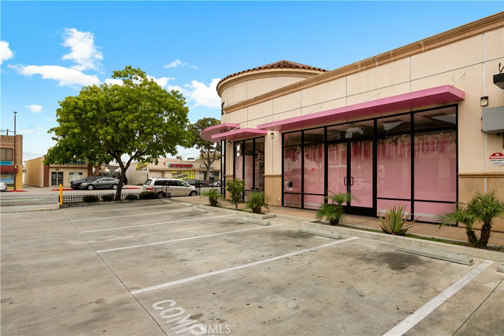 3006 E Florence Avenue Property Photo 9