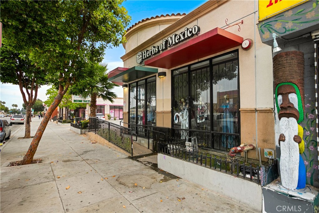 3006 E Florence Avenue Property Photo 15