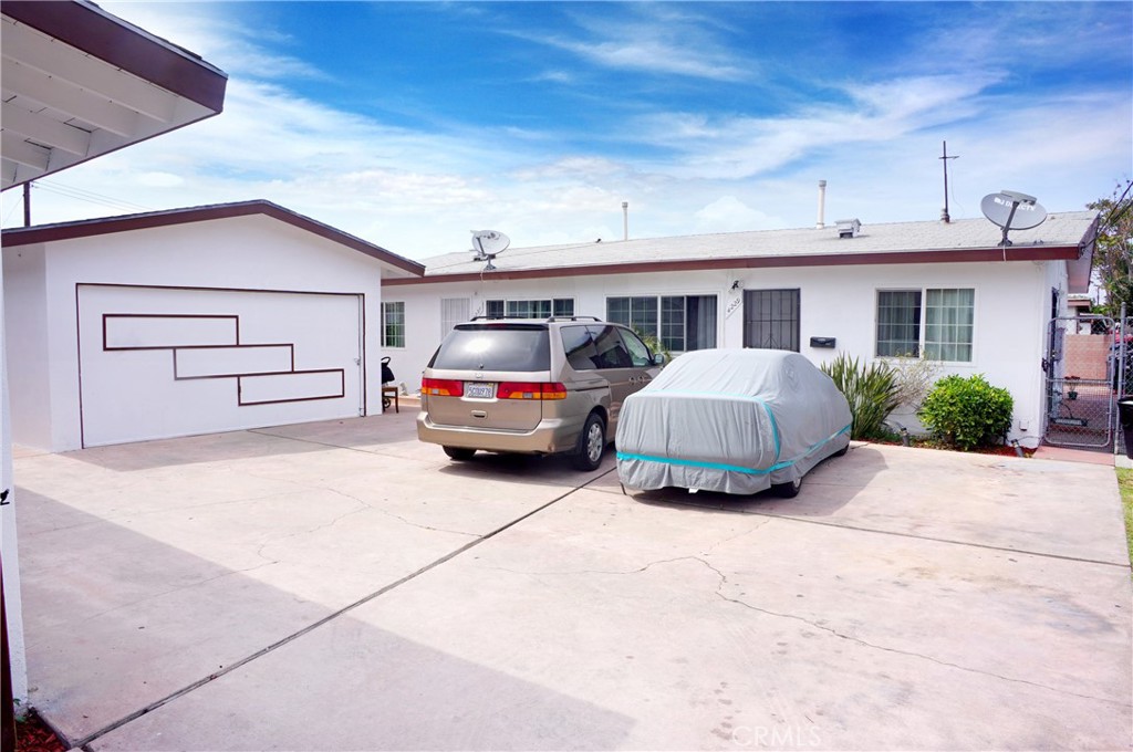 4227 W 107th Street Property Photo 3