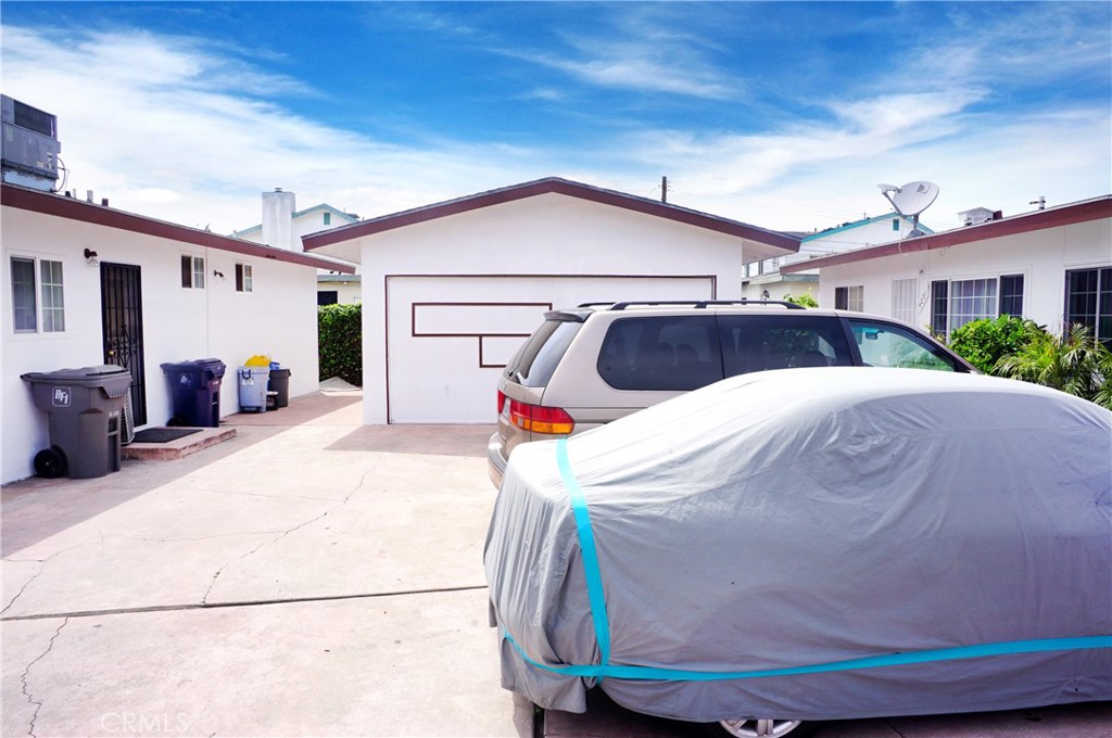 4227 W 107th Street Property Photo 5