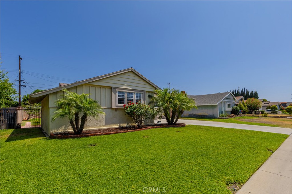 1727 E Romneya Drive Property Photo 1