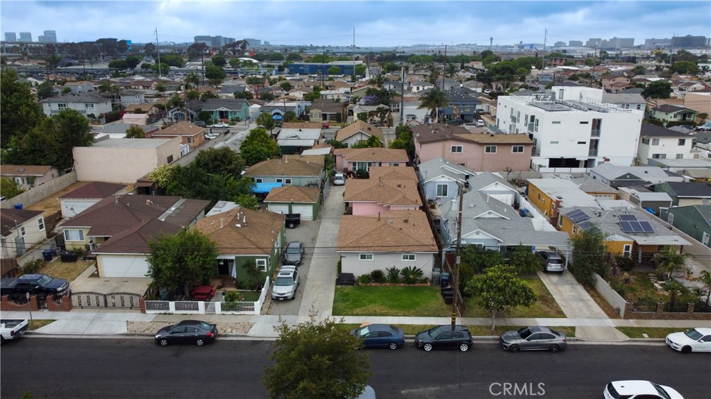 11000 S Inglewood Avenue Property Photo 3