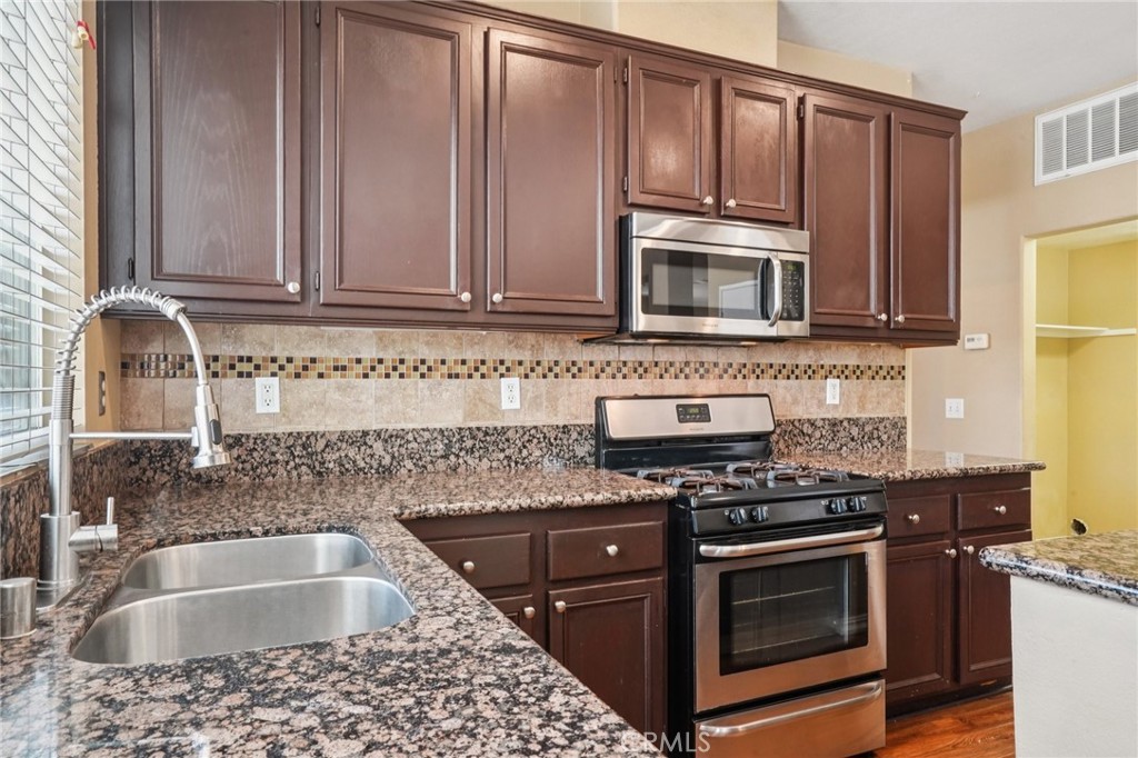 12910 Jersey Street Property Photo 19