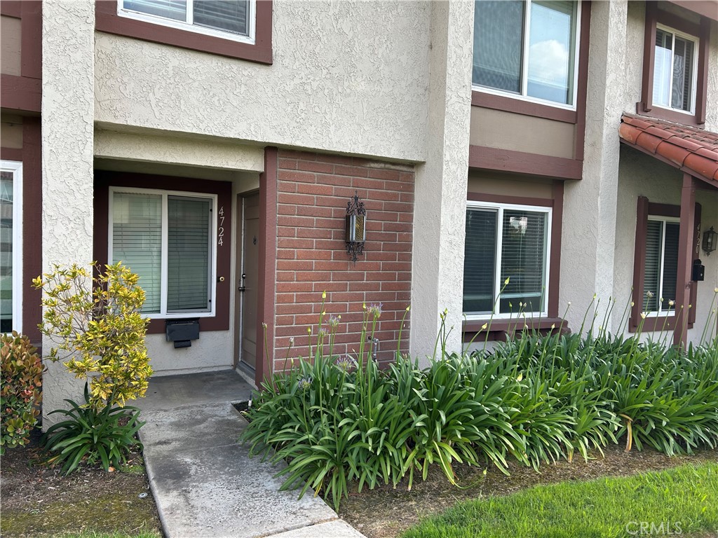 4724 Madrid Property Photo 1
