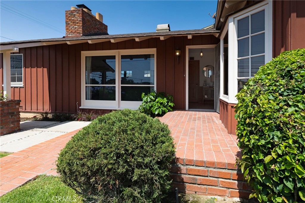 1301 W Malvern Avenue Property Photo 1