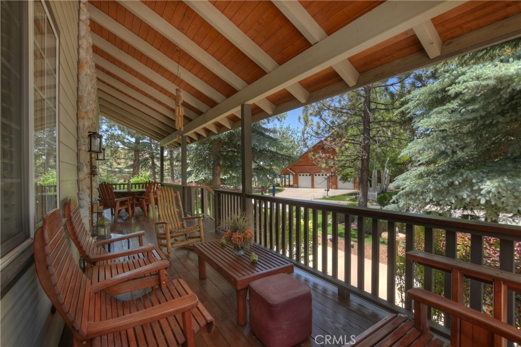 375 Meadow Circle N Property Photo 5