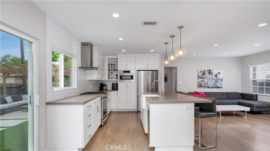 5202 E Conant Street Property Photo 1