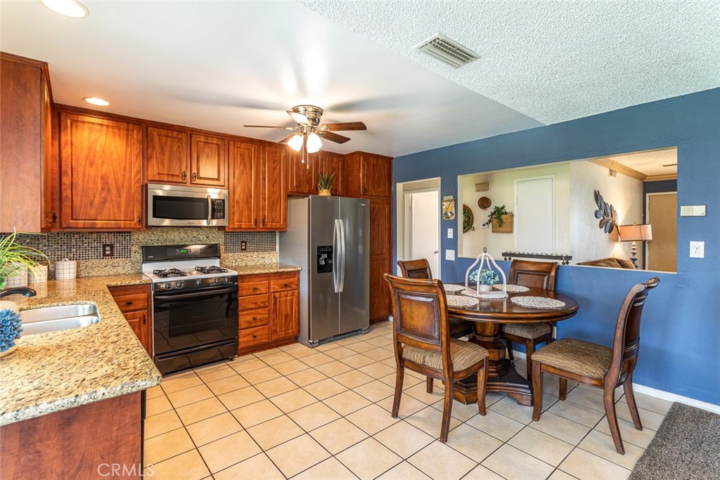2071 S Hope Place Property Photo 8