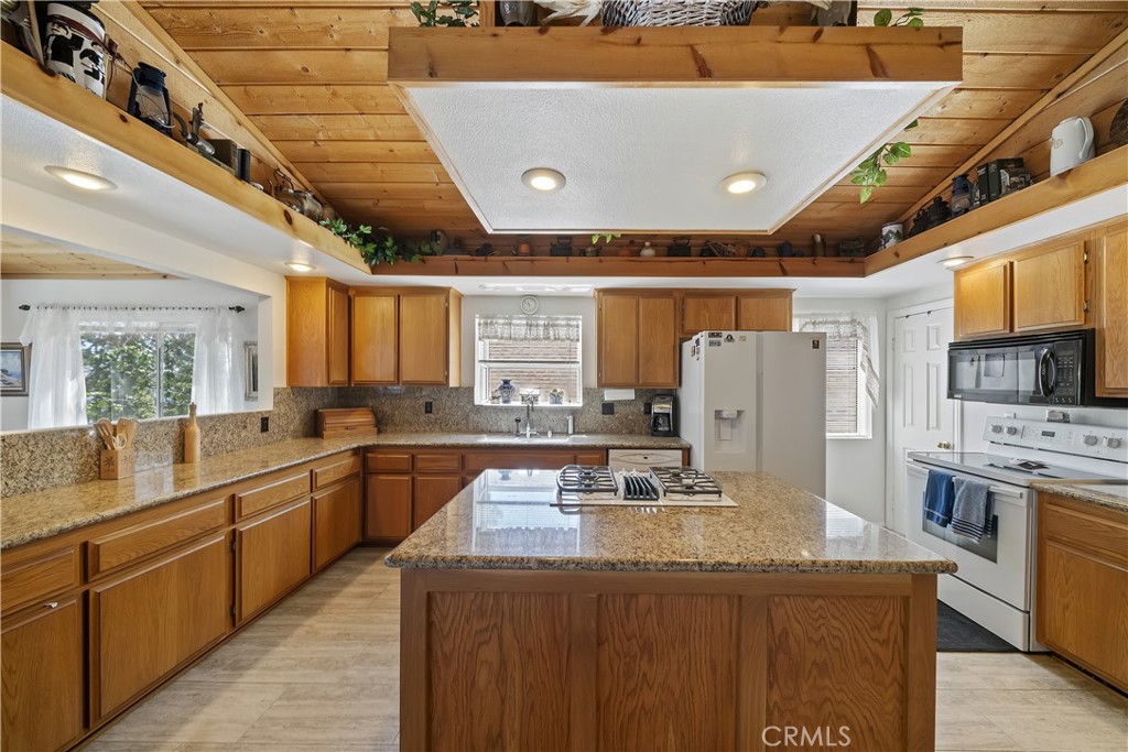 40258 Narrow Lane Property Photo 15