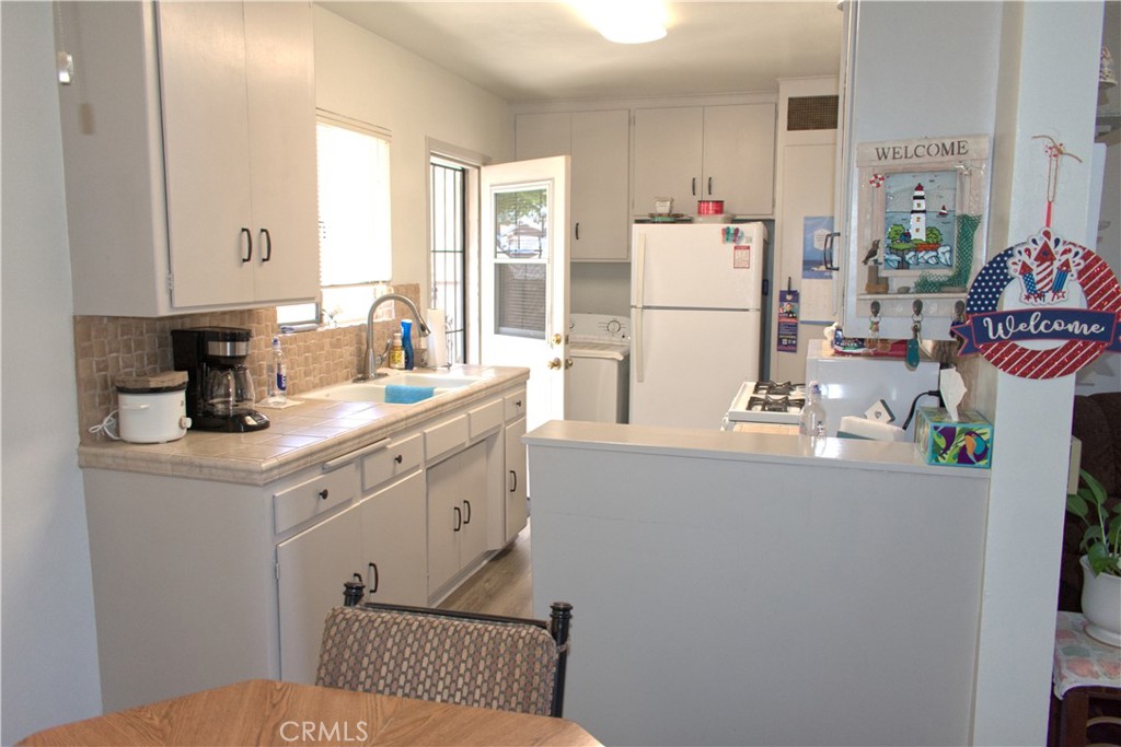 1522 E Broadway Property Photo 3