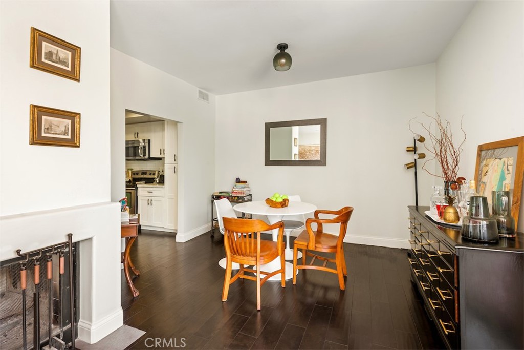 930 N Wetherly Drive 201 Property Photo 7