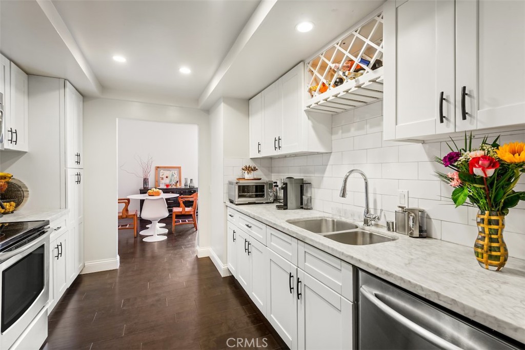 930 N Wetherly Drive 201 Property Photo 12