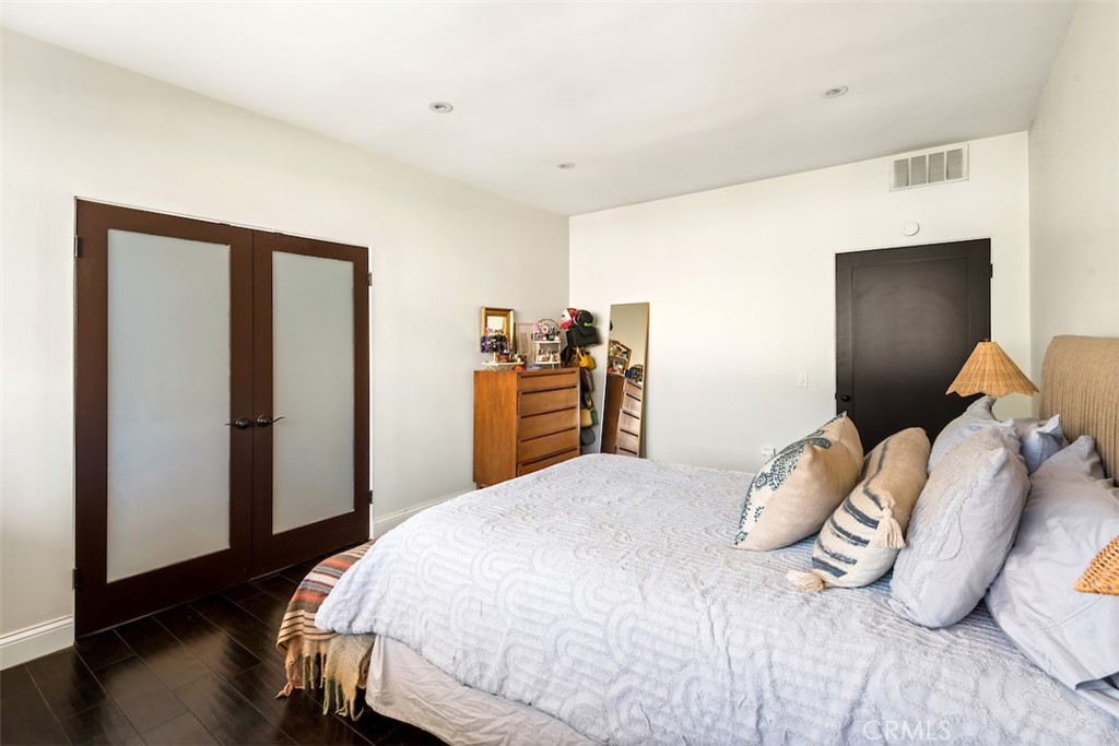 930 N Wetherly Drive 201 Property Photo 15