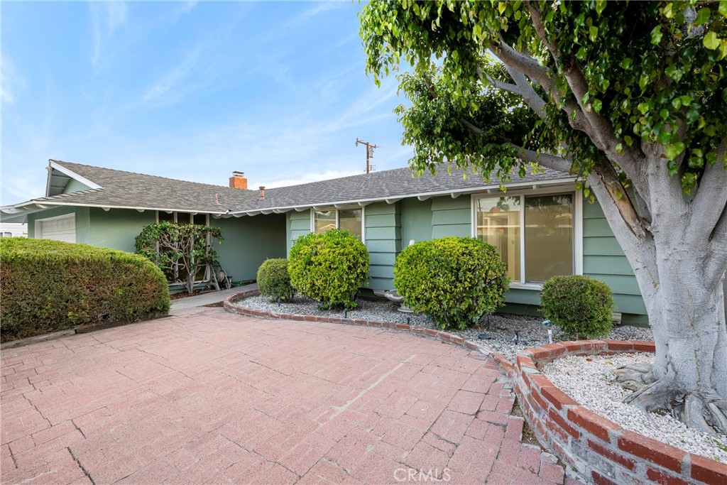 5111 Roxborough Drive Property Photo 1