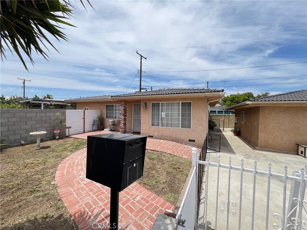 22605 Kinard Avenue Property Photo 1
