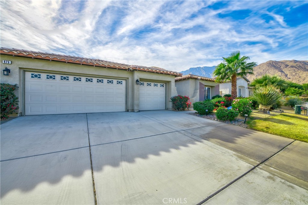 975 Alta Cresta Property Photo 3