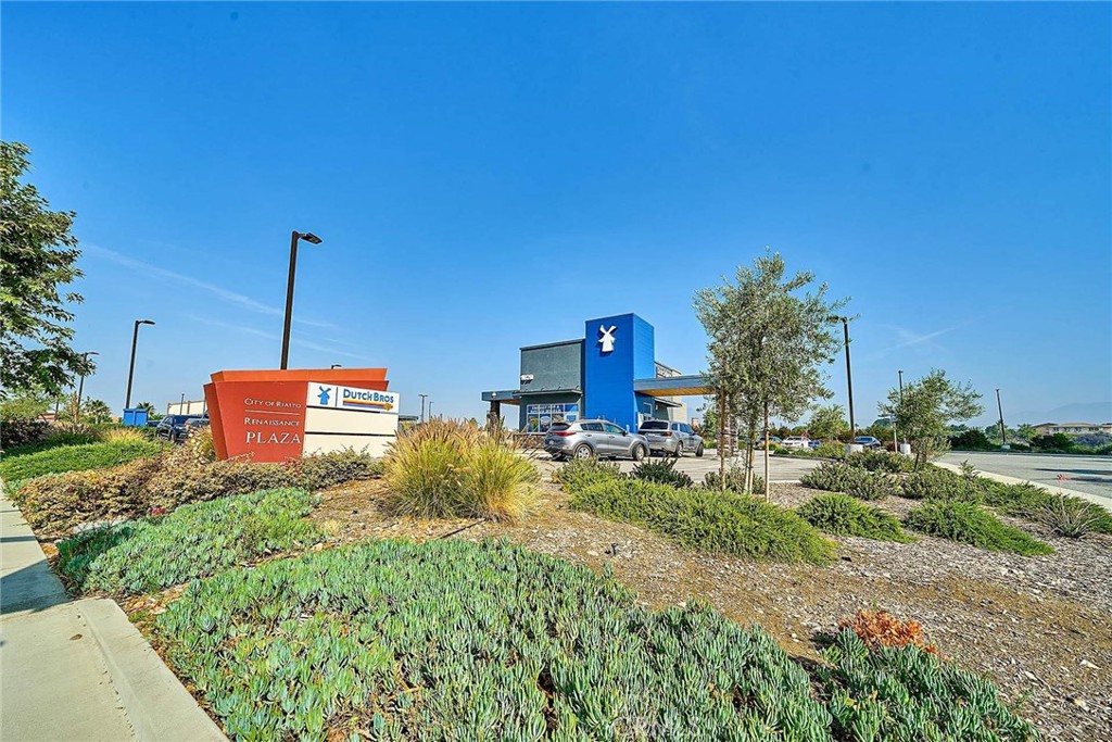 1020 W Renaissance Property Photo 16
