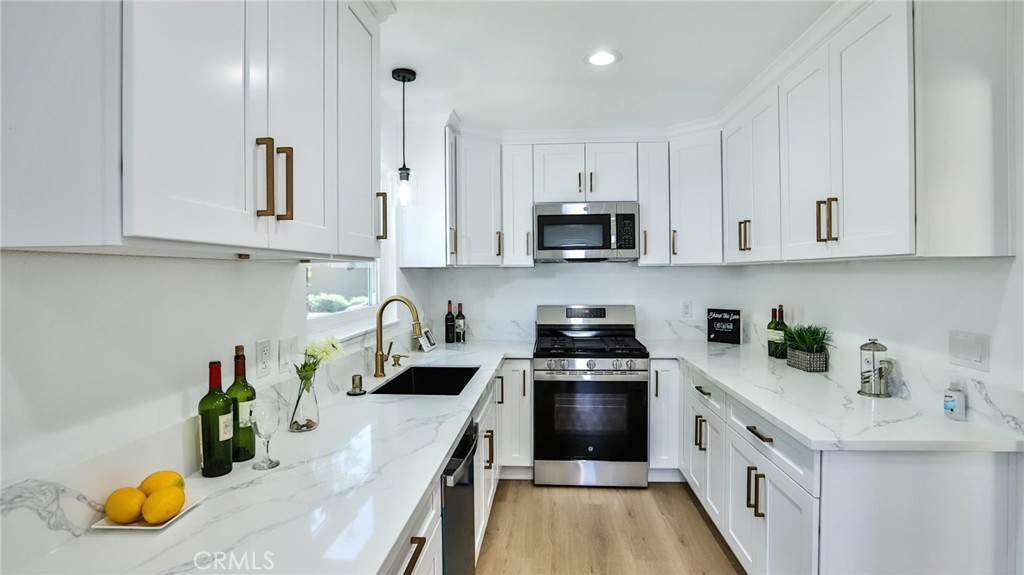 1725 W Beacon Avenue Property Photo 1