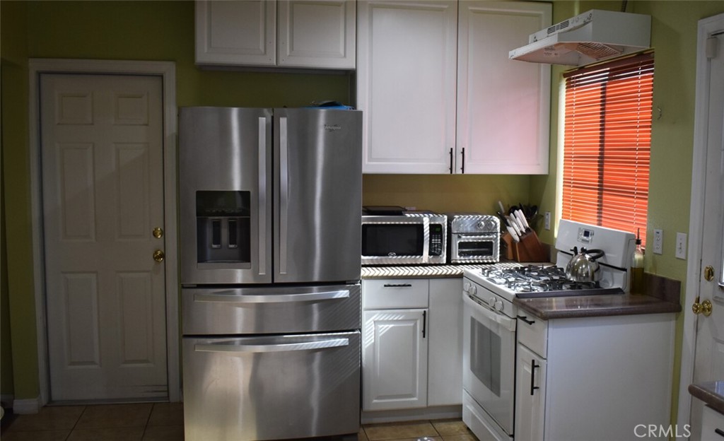 356 E South Street Property Photo 4