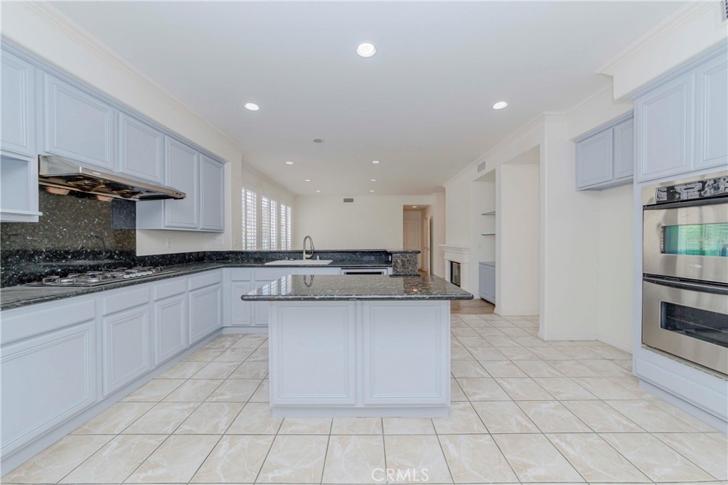 2768 Somerset Place Property Photo 12