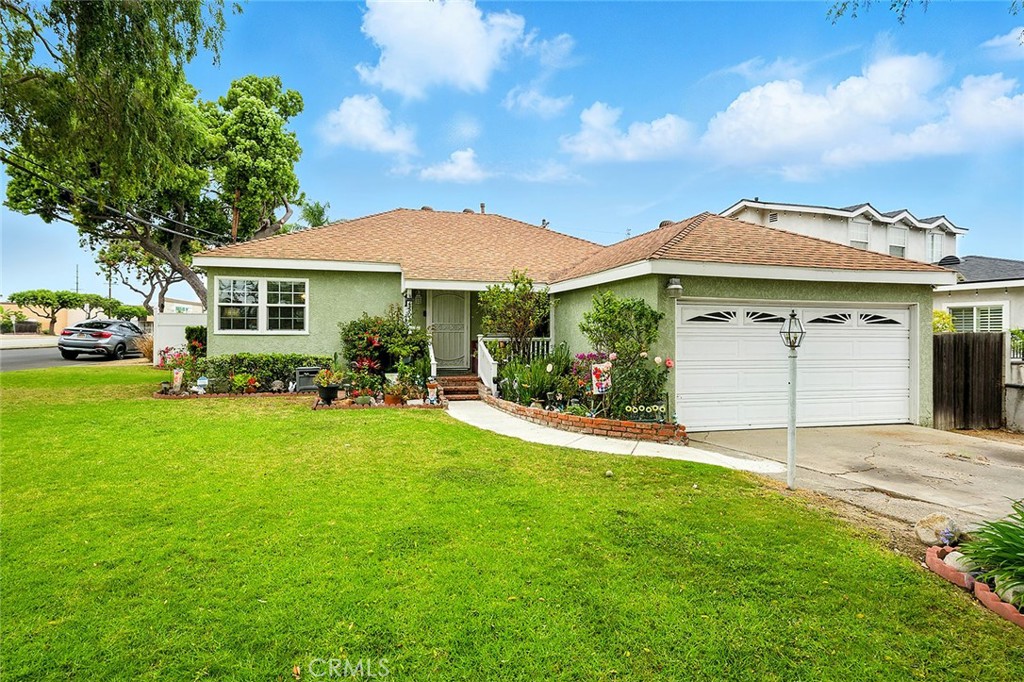 4303 E De Ora Way Property Photo 1