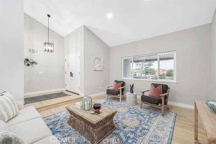 6212 Sacramento Avenue Property Photo 3