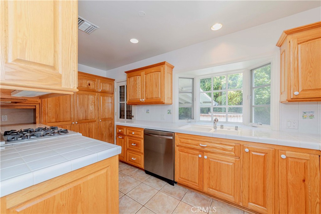2740 Burkshire Avenue Property Photo 6