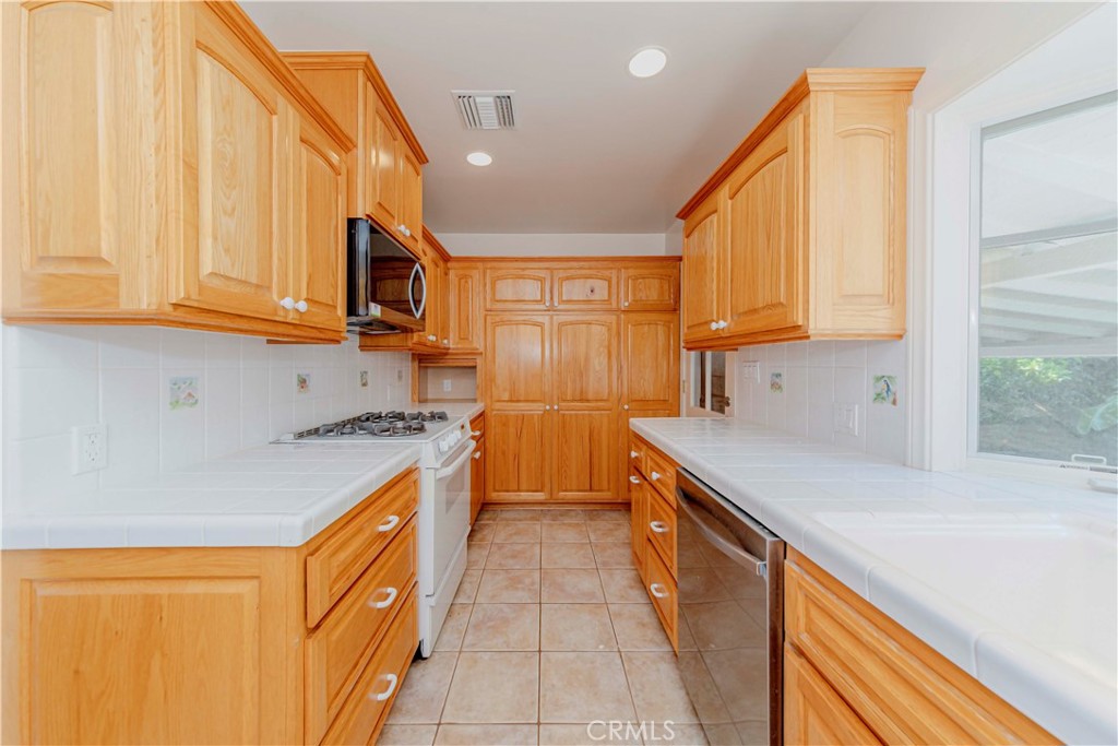 2740 Burkshire Avenue Property Photo 11