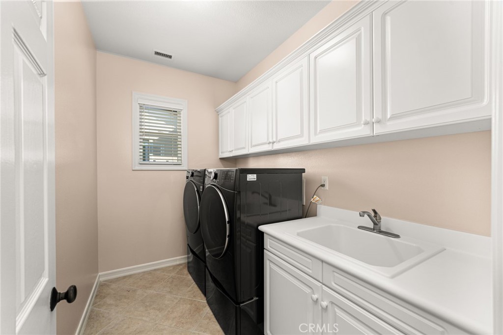 2528 Plum Street Property Photo 34