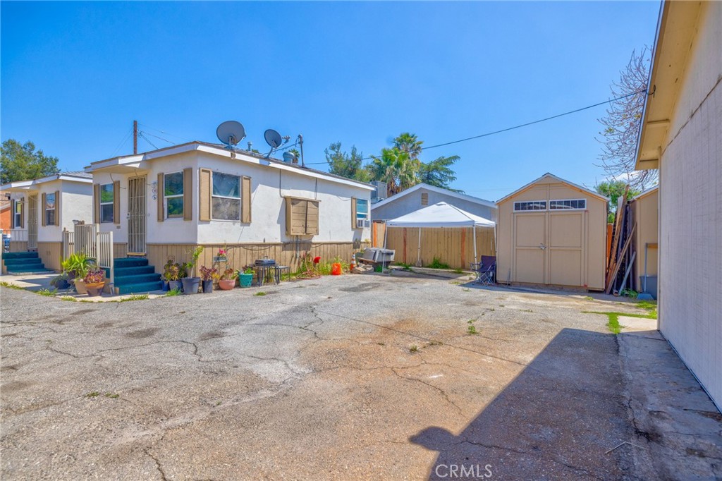 164 S Santa Fe Avenue Property Photo 5
