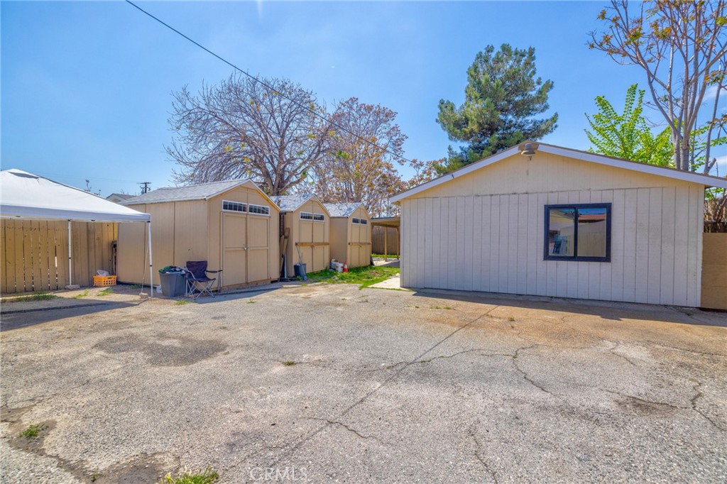 164 S Santa Fe Avenue Property Photo 6