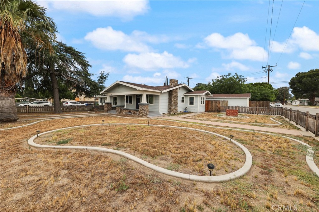 2696 N Sierra Way Property Photo 2