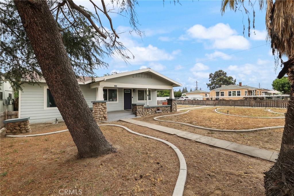 2696 N Sierra Way Property Photo 3