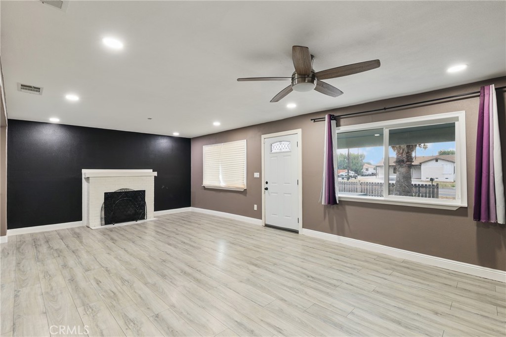 2696 N Sierra Way Property Photo 8