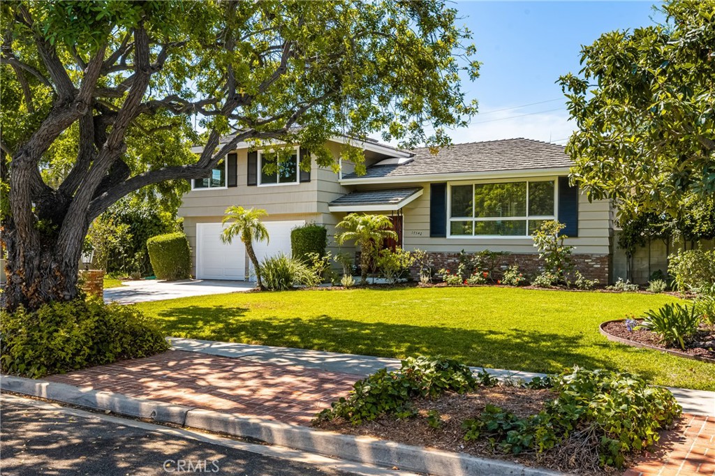 17542 Rainier Drive Property Photo 1