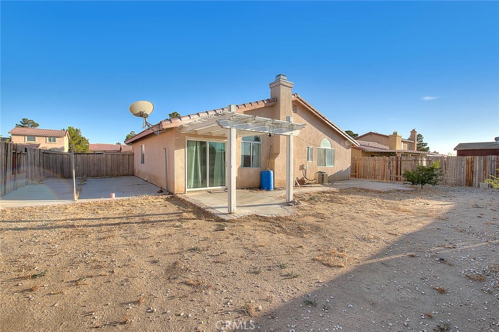 10810 Euclid Street Property Photo 3