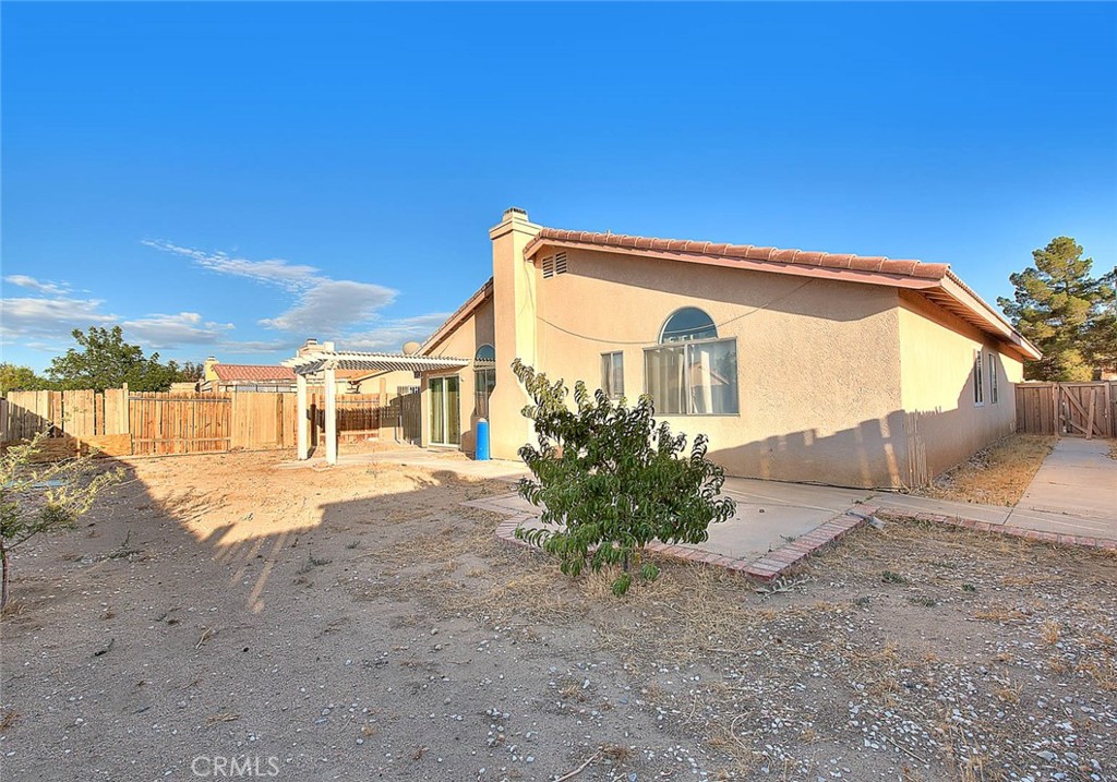 10810 Euclid Street Property Photo 4