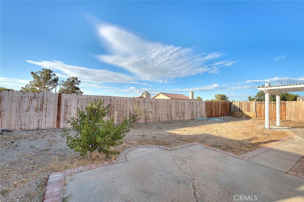 10810 Euclid Street Property Photo 6