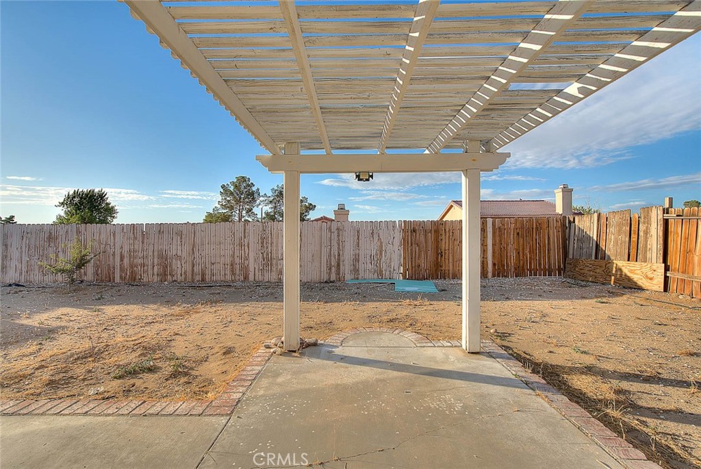10810 Euclid Street Property Photo 7