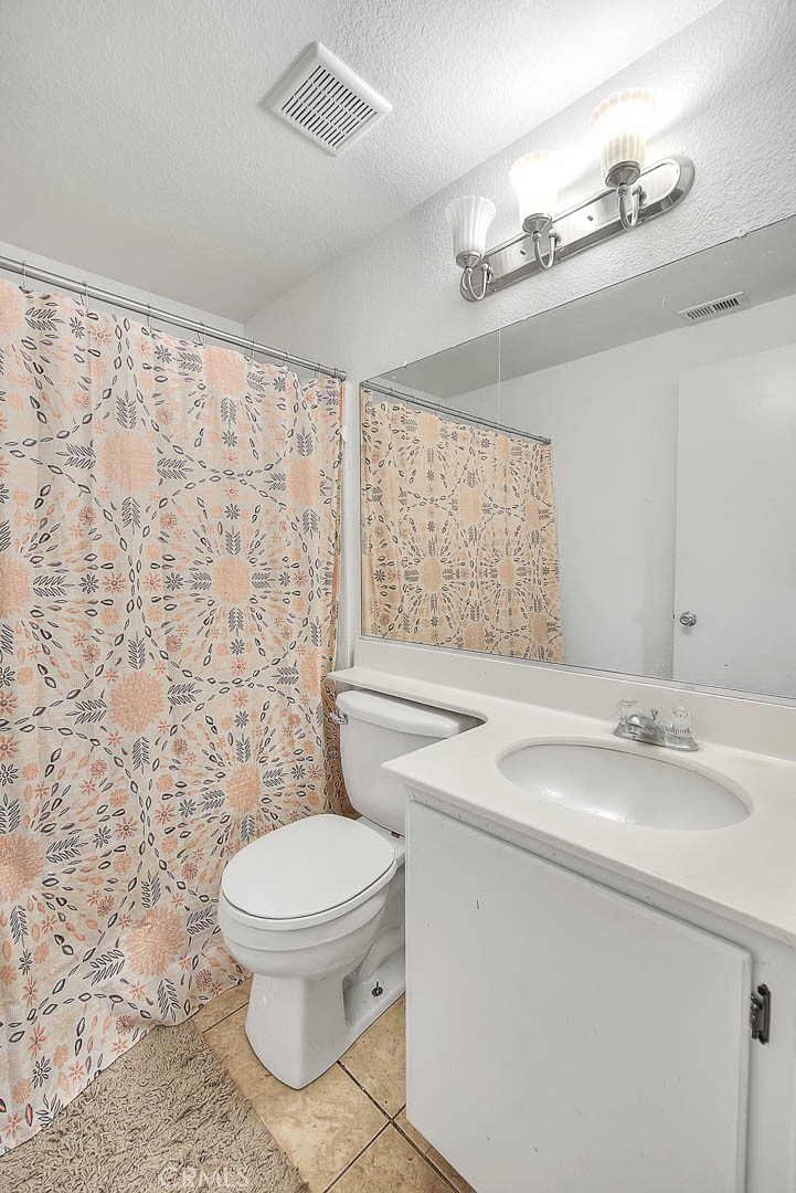10810 Euclid Street Property Photo 9