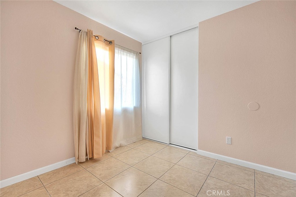 10810 Euclid Street Property Photo 14