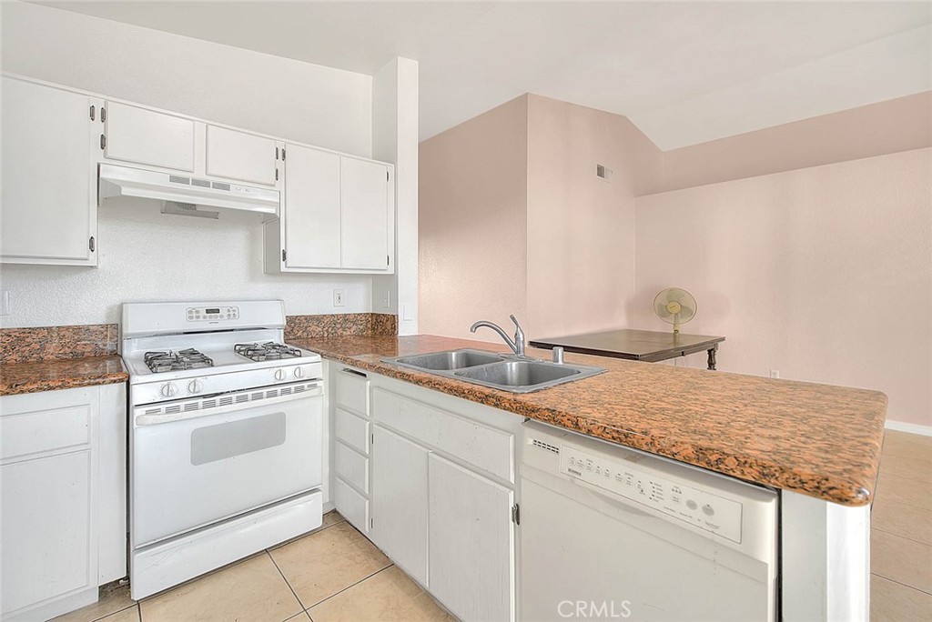10810 Euclid Street Property Photo 21