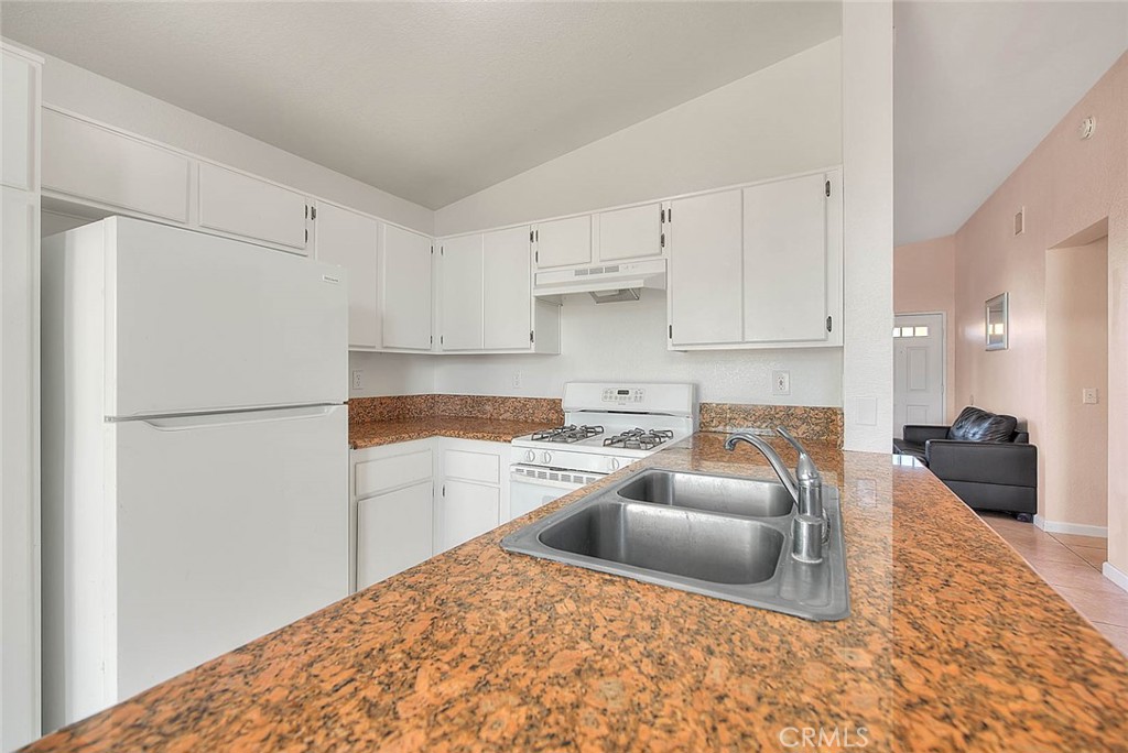 10810 Euclid Street Property Photo 23