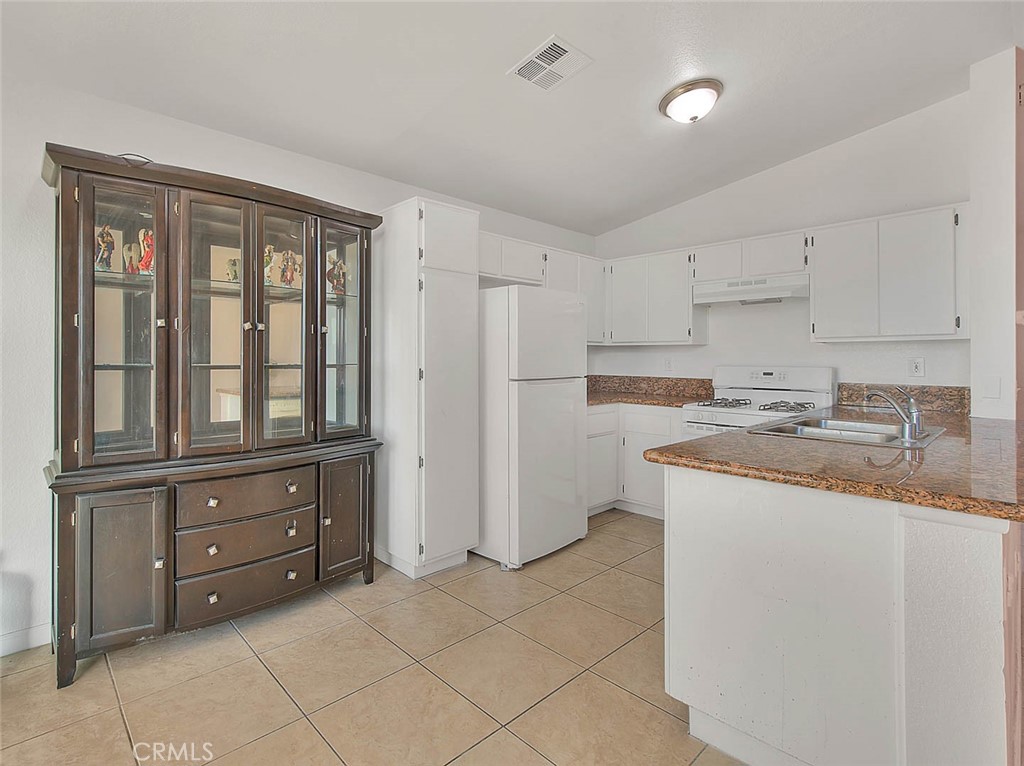 10810 Euclid Street Property Photo 25