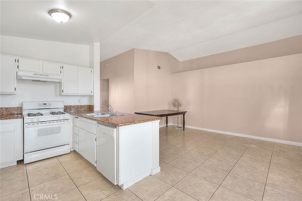 10810 Euclid Street Property Photo 26