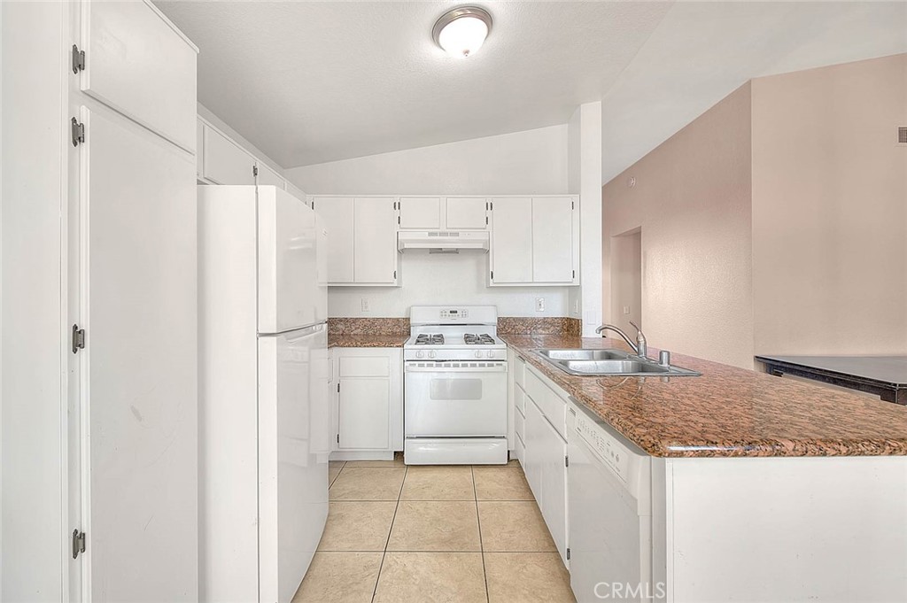 10810 Euclid Street Property Photo 27