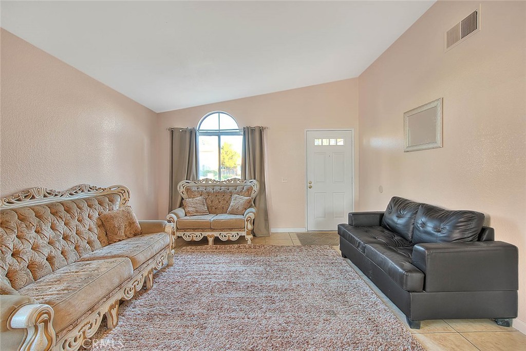 10810 Euclid Street Property Photo 30